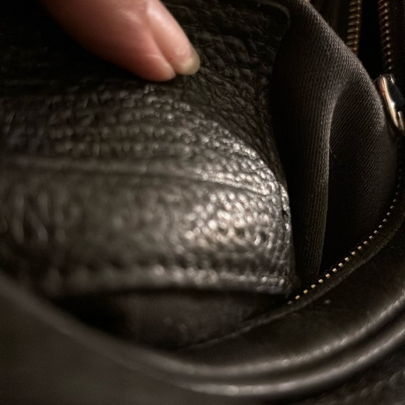 Black coach - Picture 9 of 10